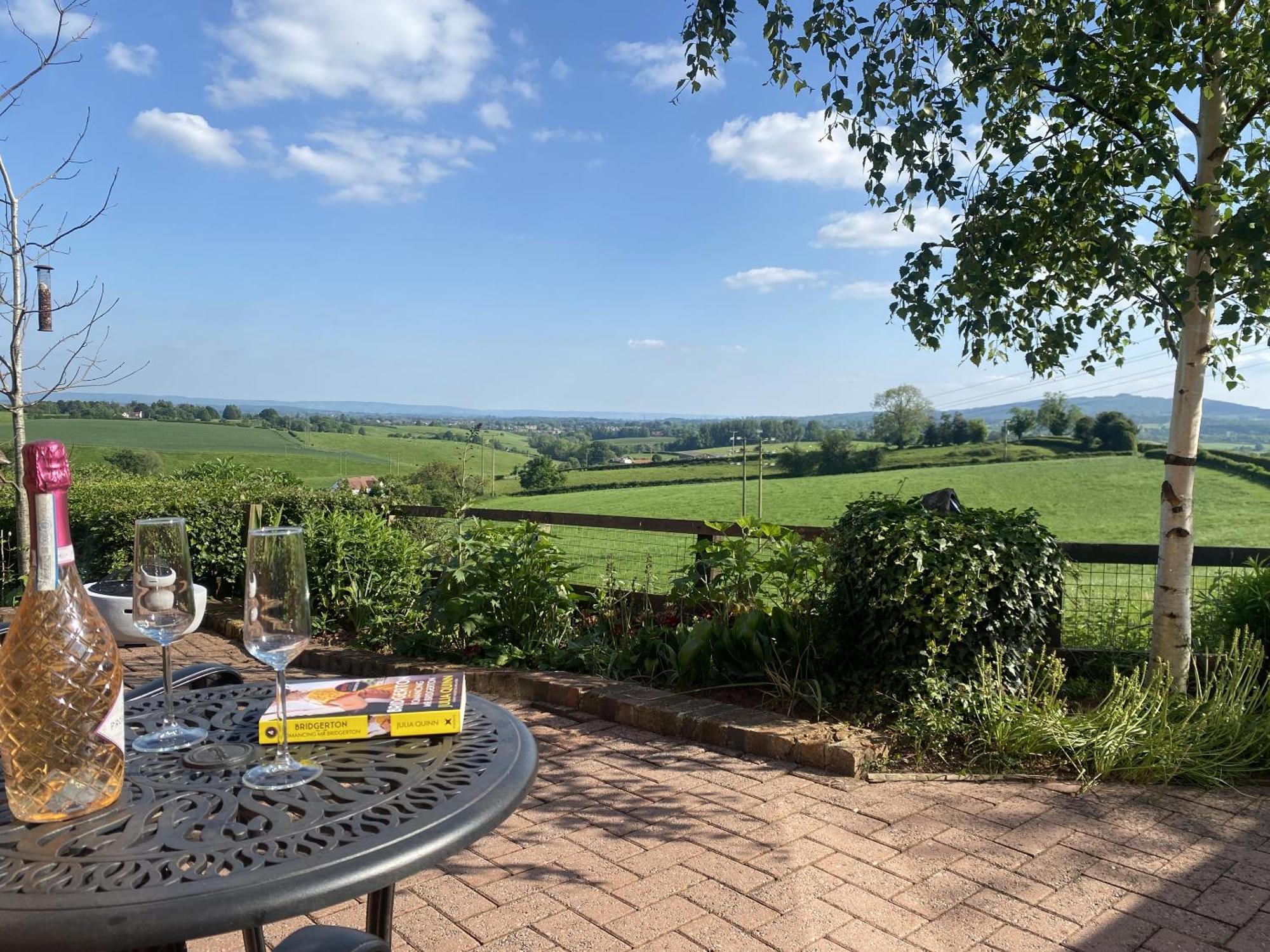 Betula Views Studio Newent Buitenkant foto